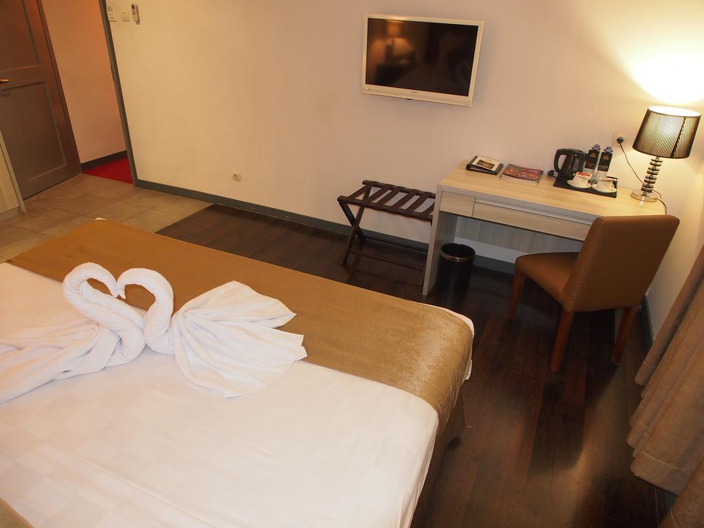 Maven Fatmawati Hotel Джакарта Экстерьер фото