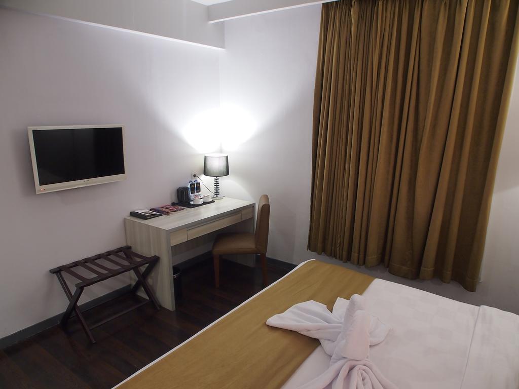 Maven Fatmawati Hotel Джакарта Экстерьер фото