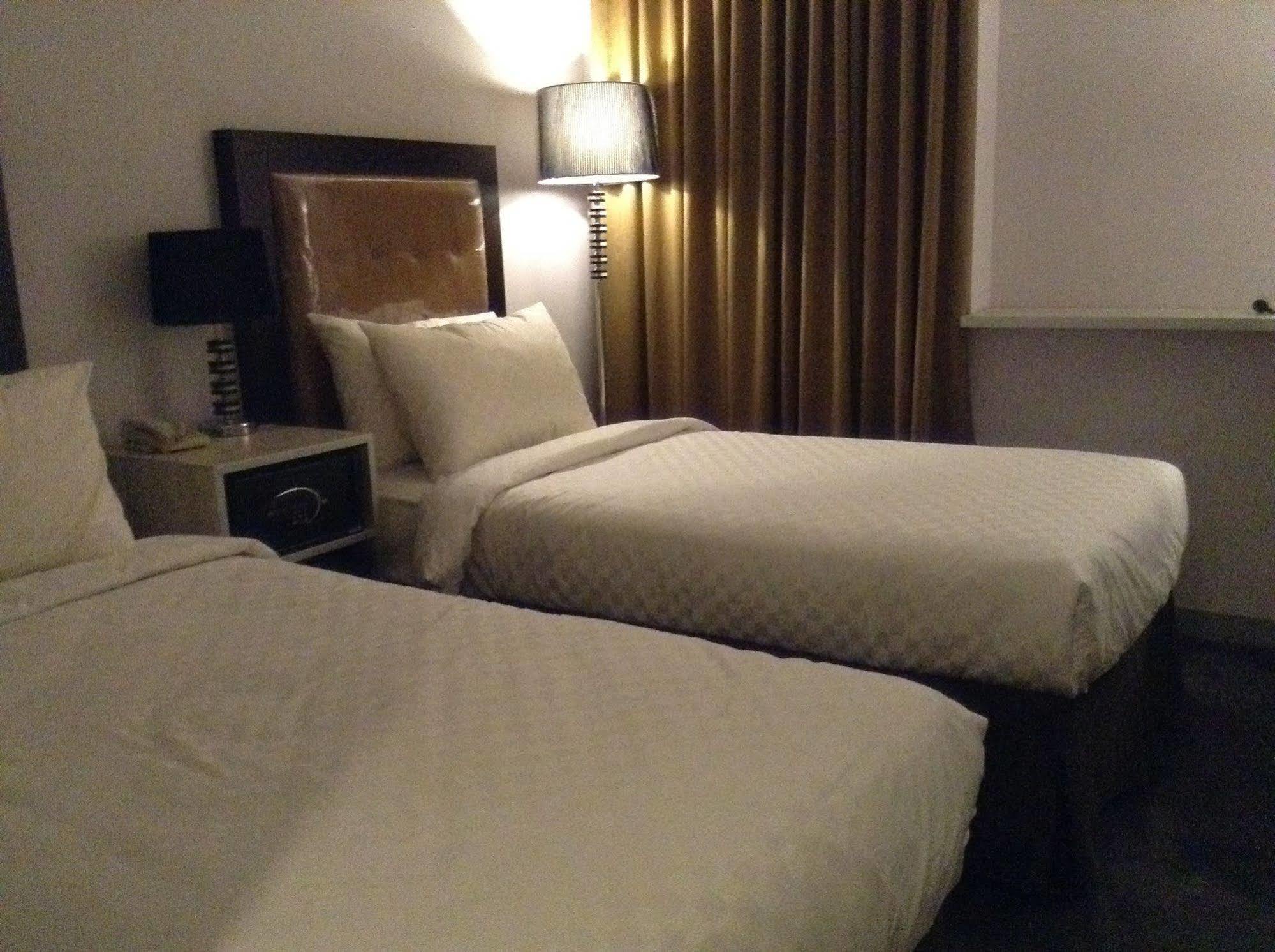 Maven Fatmawati Hotel Джакарта Экстерьер фото