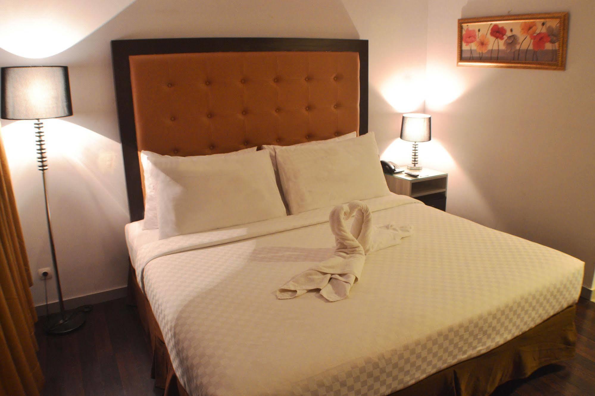 Maven Fatmawati Hotel Джакарта Экстерьер фото