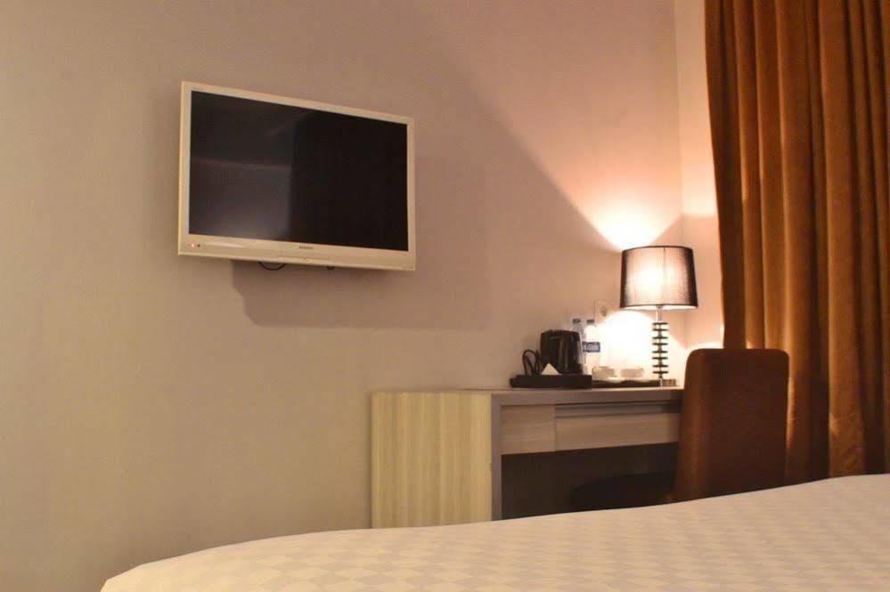 Maven Fatmawati Hotel Джакарта Экстерьер фото