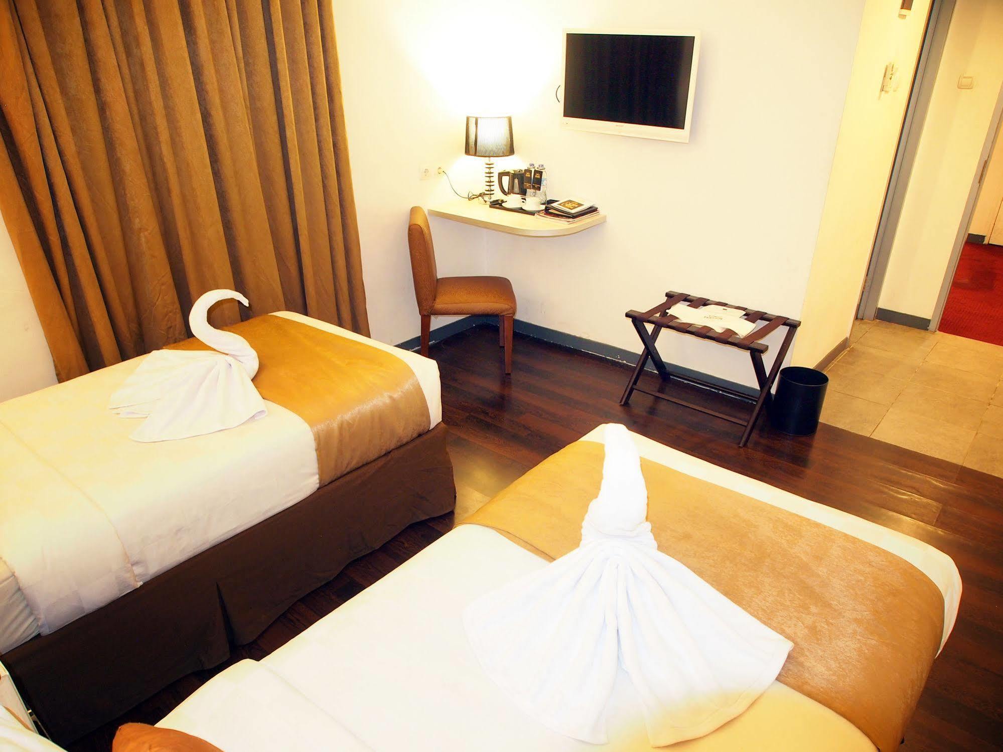 Maven Fatmawati Hotel Джакарта Экстерьер фото